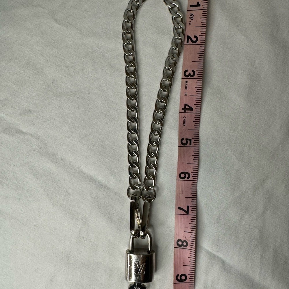Lv Silver Lock And Key 302 With Unbranded Chain - image 5